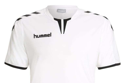 Una camiseta Hummel blanca.