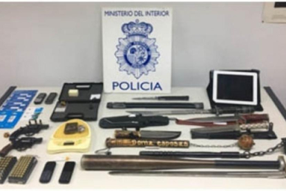 La policia va trobar diverses armes a un habitatge del Morell.