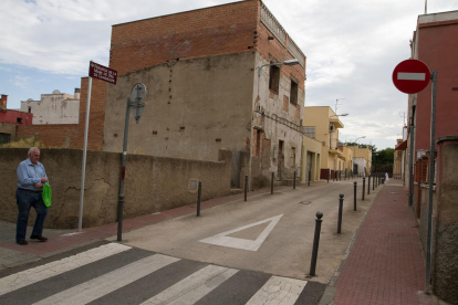 Una de las calles que estarán vigilados una vez esté instalado el sistema de videovigilancia del barrio Mas Abelló.