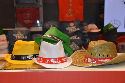 Los sombreros oficiales de las fiestas de Santa Tecla.