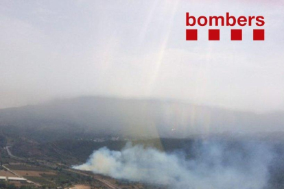 Imatge aèria de l'incendi que crema a Vilaverd.