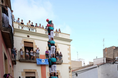 2de9 amb folre i manilles dels Castellers de Vilafranca al Catllar