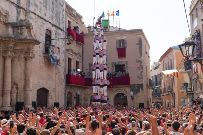 4de9 sense folre de la Colla Jove Xiquets de Tarragona a la diada de Santa Teresa del Vendrell
