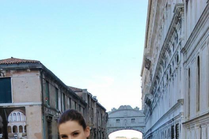 La vallenca Noelia González, als carrers de Venècia.