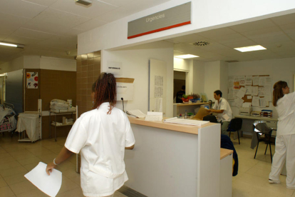 Imatge d'arxiu de personal al servei d'urgències de l'Hospital Josep Trueta de Girona.
