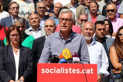 Pla mig de l'alcalde de Tarragona, Josep Fèlix Ballesteros, intervenint en l'acte de suport a alcaldes i regidors socialistes del territori.