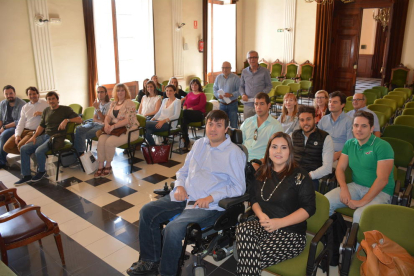 Los participantes a los programas en el Ayuntamiento de Tarragona este martes.