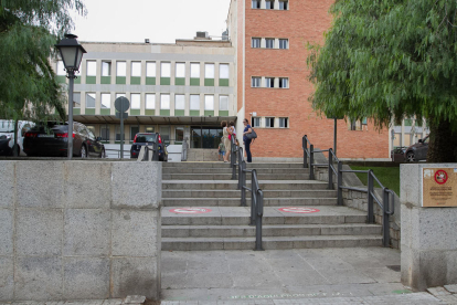 L'entrada principal a l'equipament, on l'estiu del 2016 també es va millorar part del sistema d'aire.