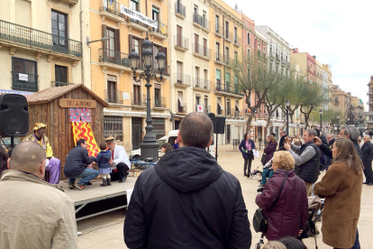 El Tió de l'Ateneu, instal·lat a la plaça de la Font.