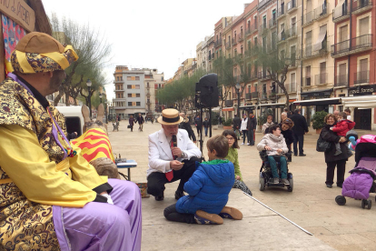 El Tió de l'Ateneu, instal·lat a la plaça de la Font.