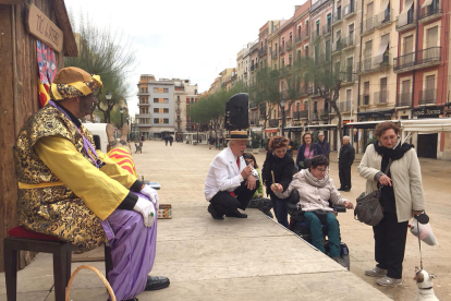 El Tió de l'Ateneu, instal·lat a la plaça de la Font.