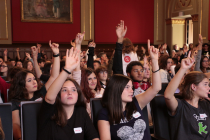 Imatge d'alumnes de Tarragona participant a la trobada de Scholas Ocurrentes.