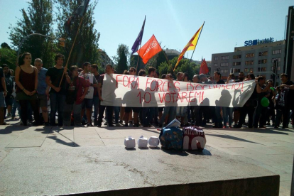 Imagen de la concentración hecha este miércoles ante la subdelegación del Gobierno en Tarragona.
