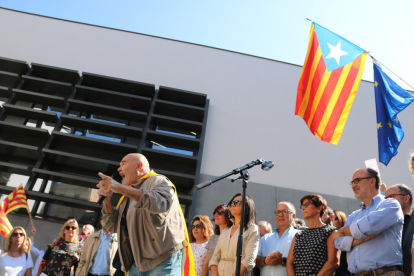 Intervención de Jordi Romeva, miembro de l'ANC y padre del conseller de Exteriores, a la concentración de Tortosa, este 20 de septiembre de 2017