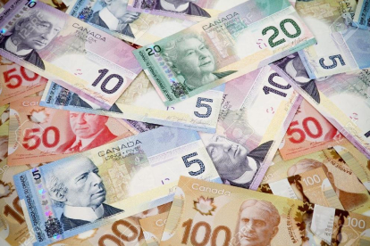 Imatge d'arxiu de dòlars canadencs.