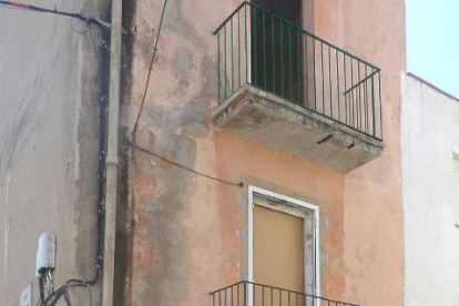 Imatge de la façana del número 1 del carrer Gavarres.