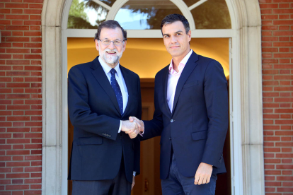 Imatge d'arxiu del president espanyol, Mariano Rajoy i el lider del PSOE, Pedro Sánchez.