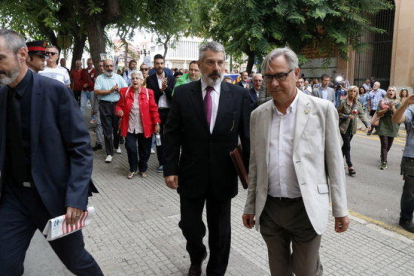 Pla americà de l'alcalde de Torredembarra, Eduard Rovira, arribant a l'Audiència de Tarragona. Imatge del 21 de setembre del 2017.