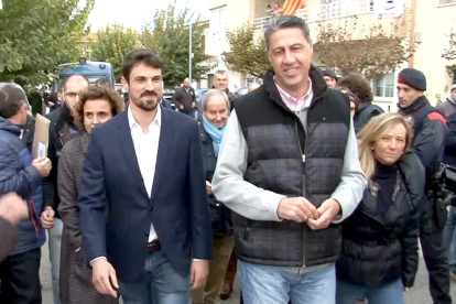 El president del PPC, Xavier Garcia Albiol, amb l'alcalde de Gimenells, Dante Pérez, i la ministra de Sanitat, Dolors Montserrat