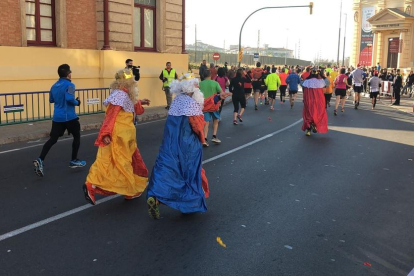 Un total de 170 personas hicieron el recorrido de 5 kilómetros, mientras que 30 niños y niñas tomaron parte de las carreras infantiles.