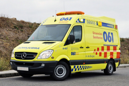 Imagen de archivo de una ambulancia de los servicios médicos de Galicia.