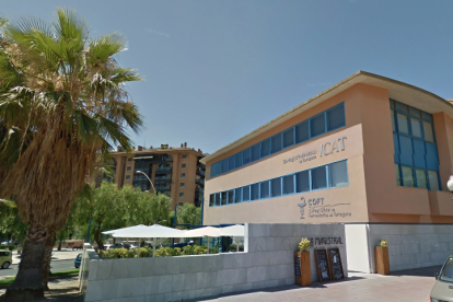 Imatge de la façana del Col·legi Oficial de Farmacèutics de Tarragona.