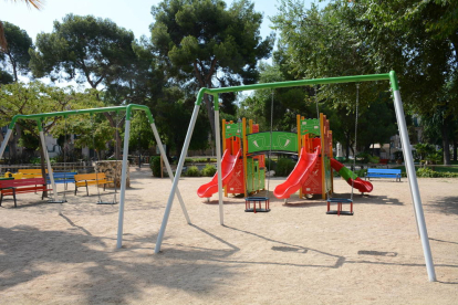 Imatge dels nous elements de jocs infantils que s'han instal·lat al parc Saavedra.
