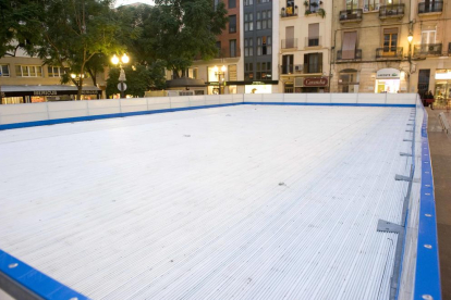 Îmatge d'arxiu de la pista de gel de la plaça Verdaguer, que enguany es trasllada a les Gavarres.