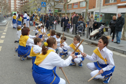 Imatge del ball de bastons a la cercavila de la Festa Major de Salou