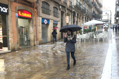 El granizo se ha podido ver en la Calle August de Tarragona.