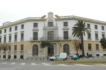 Imatge de la façana de l'Audiència Provincial de Cádiz.