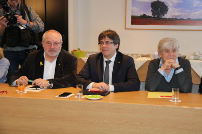 Puigdemont, Puig i Ponsatí en una reunió de JxCat a Brussel·les.