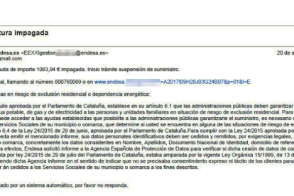 Imagen del correo fraudulento que reclama al usuario un importe de una factura de Endesa sin pagar.