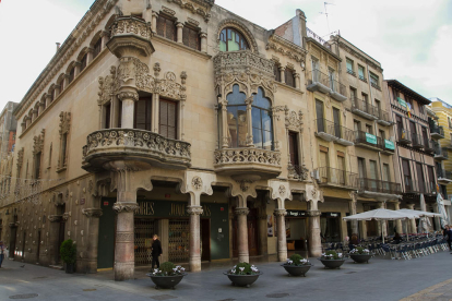 Una imatge de l'aspecte que mostra ara la Casa Navas, projectada per Lluís Domènech i Montaner.