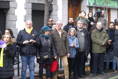 Diverses persones s'han desplaçat a les portes del Tribunal Suprem per donar suport a Oriol Junqueras.