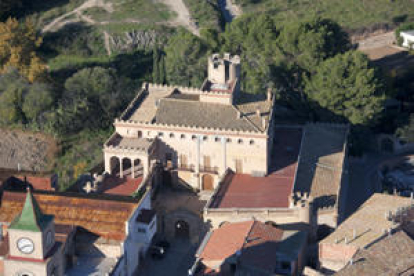 Imatge aèria del castell de Llorenç del Penedès.