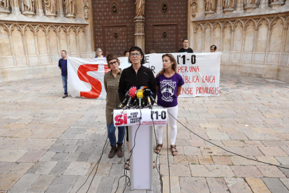 Marta Llorens, en el centro, con Mireia Vehí a la izquierda y Laia Estrada a la derecha.