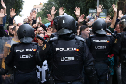 Imatge dels agents de la policia espanyola el dia 1 d'octubre.