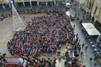 Una vista de la interpretación de la Gran Nadala 2017 por parte de los escolares reusenses en el Mercadal.