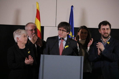 El president Puigdemont i els consellers destituïts Toni Comín, Meritxell Serret, Lluís Puig i Clara Ponsatí a Brussel·les despés és de les eleccions del 21-D.