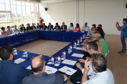 Reunió d'aquest matí d'alcaldes i consellers de les ciutats seu dels Jocs Mediterranis.