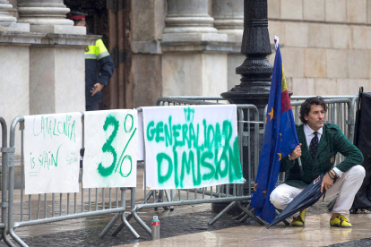 Imagen de archivo de Álvaro de Marichalar, protestando ante el Palau de la Generalitat.