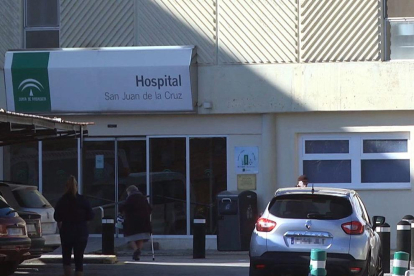Imagen de la fachada exterior del centro sanitario donde atendieron al menor.