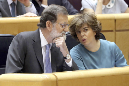 Mariano Rajoy y Soraya Sáenz de Santamaría en el Senado