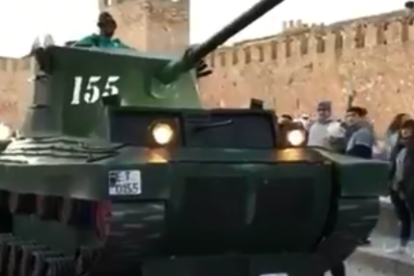 Un tanc del 155 al Carnaval de Montblanc