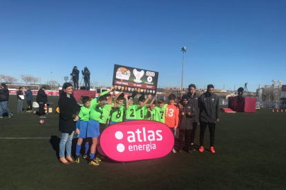 El equipo alevín del Santes Creus celebra su clasificación para la Fase Final del torneo.