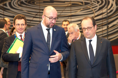 Charles Michel, primer ministro belga, a la izquierda.