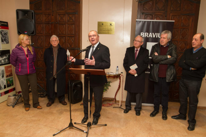 El alcalde de Reus, Carles Pellicer, Raimon, Ramon Nadal y Arturo Gaia en la presentación.
