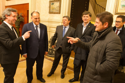 Tebas coincidió con los presidentes de CF Reus, Xavier Llastarri, y de Nàstic, Josep Maria Andreu.