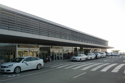Imagen de la entrada del aeropuerto de Reus.